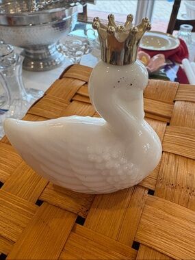 Avon White Swan